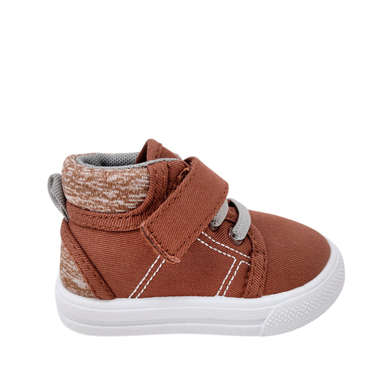 Sneakers Rony para infante color café